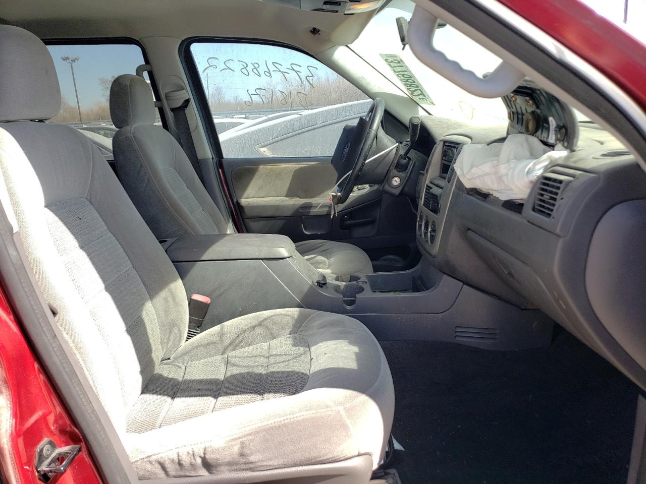 Photo 5 from auction – 2005 FORD EXPLORER X with VIN 1FMZU73K45UB18176