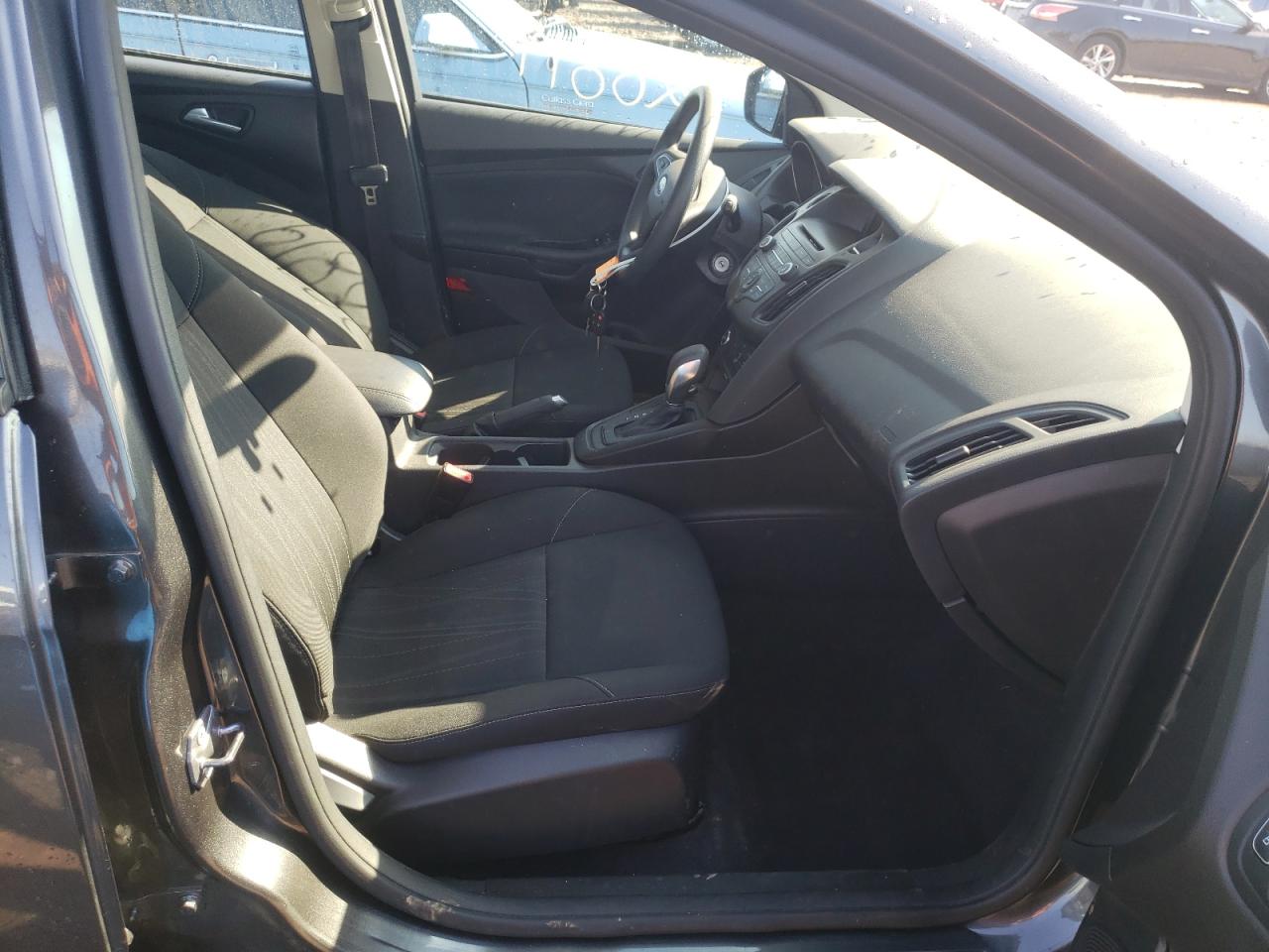 Photo 5 from auction – 2017 FORD FOCUS SE with VIN 1FADP3K27HL251093