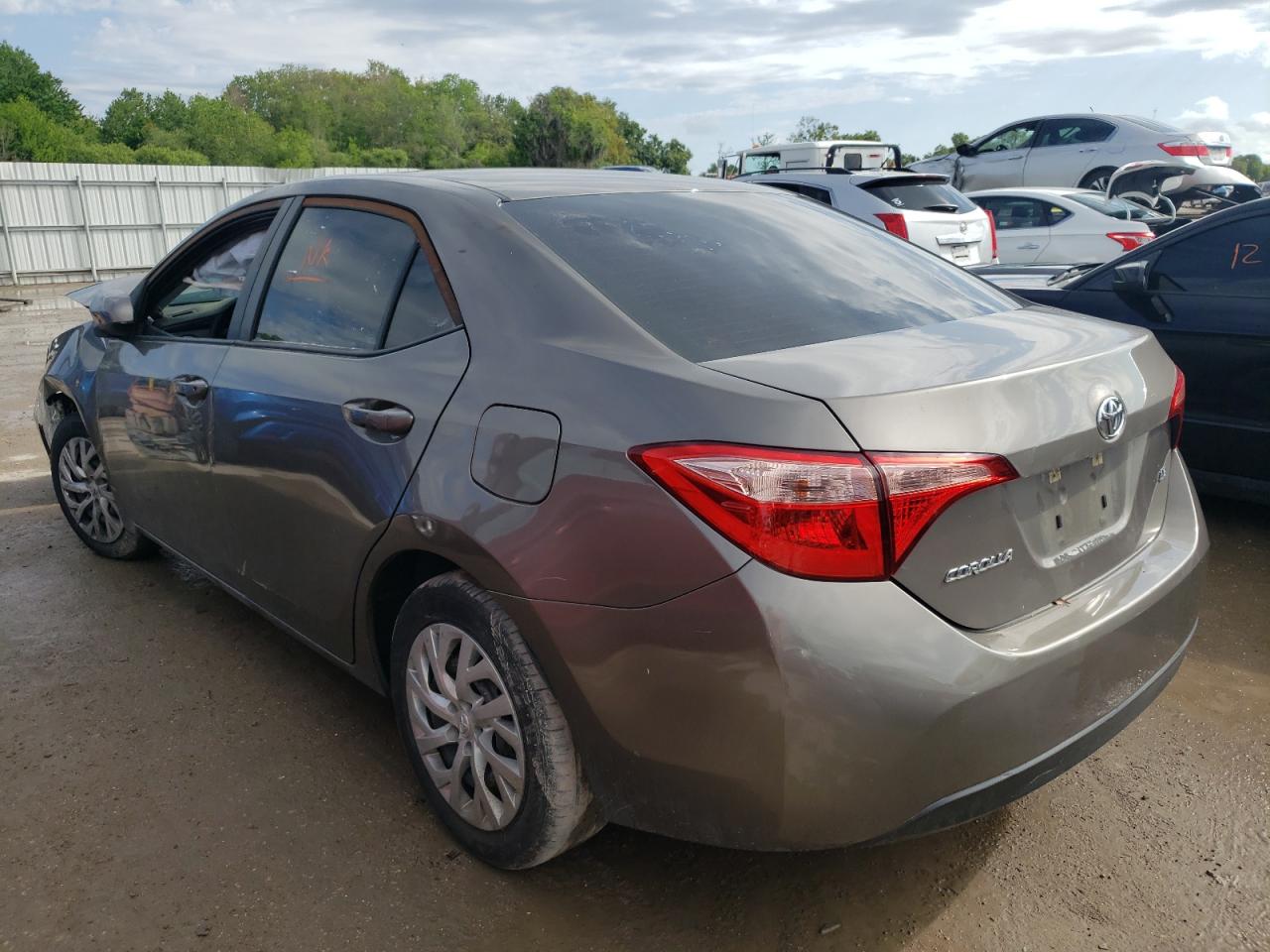 Photo 3 from auction – 2018 TOYOTA COROLLA L with VIN 5YFBURHE5JP829557