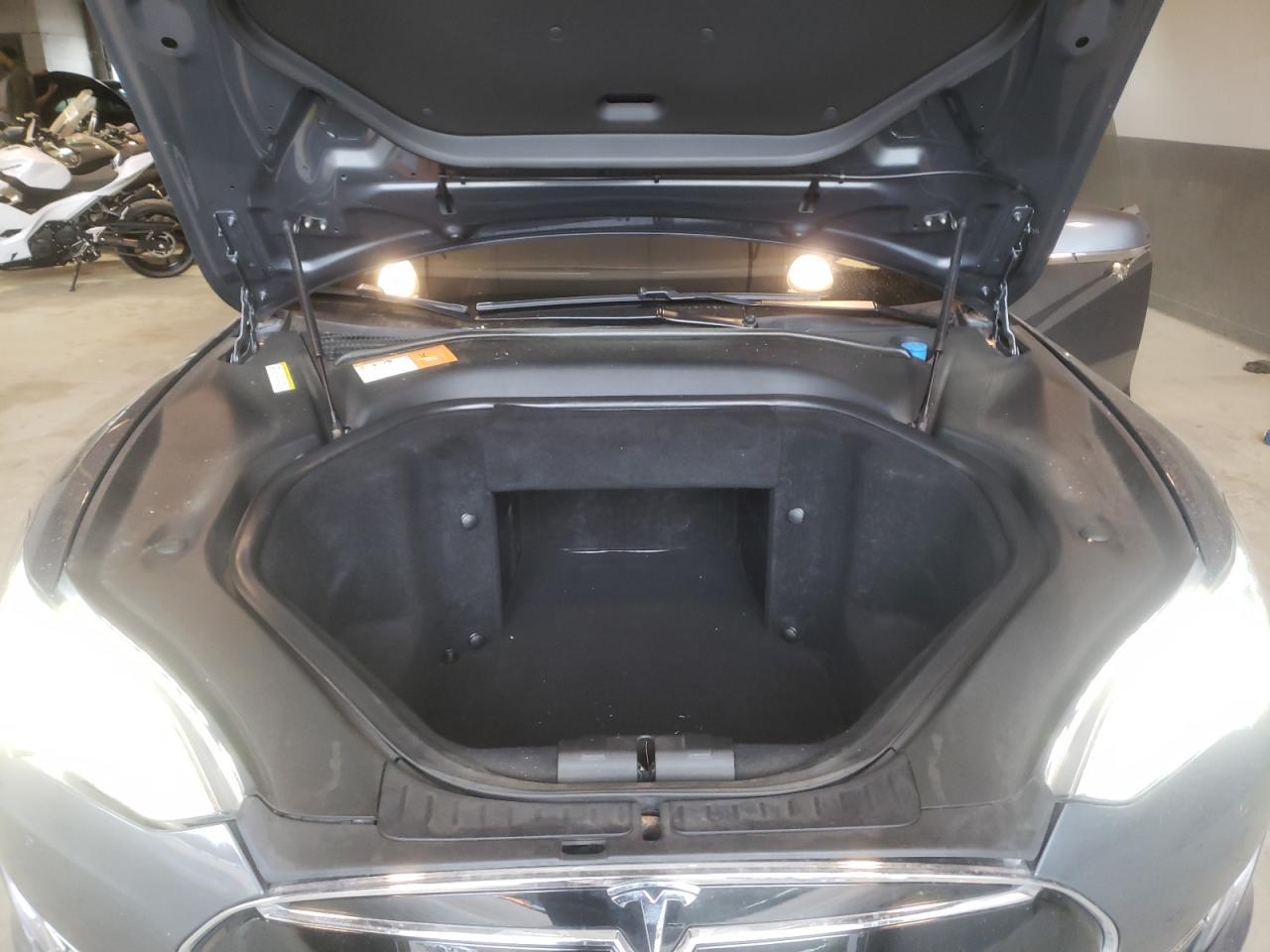 Photo 7 from auction – 2013 TESLA MODEL S with VIN 5YJSA1CN9DFP28622