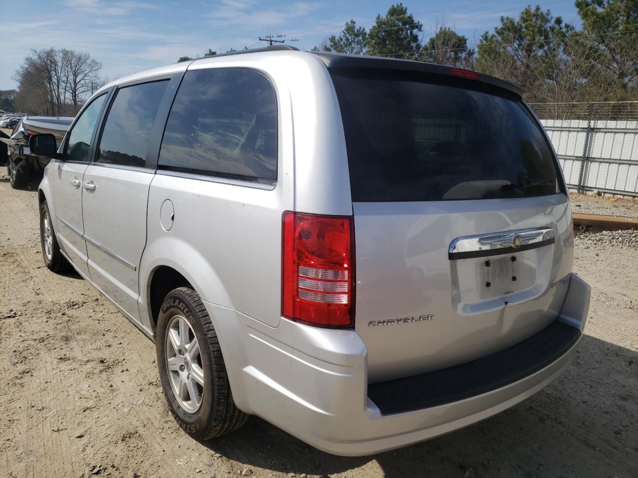 Photo 3 from auction – 2010 CHRYSLER TOWN & COU with VIN 2A4RR5D1XAR271081