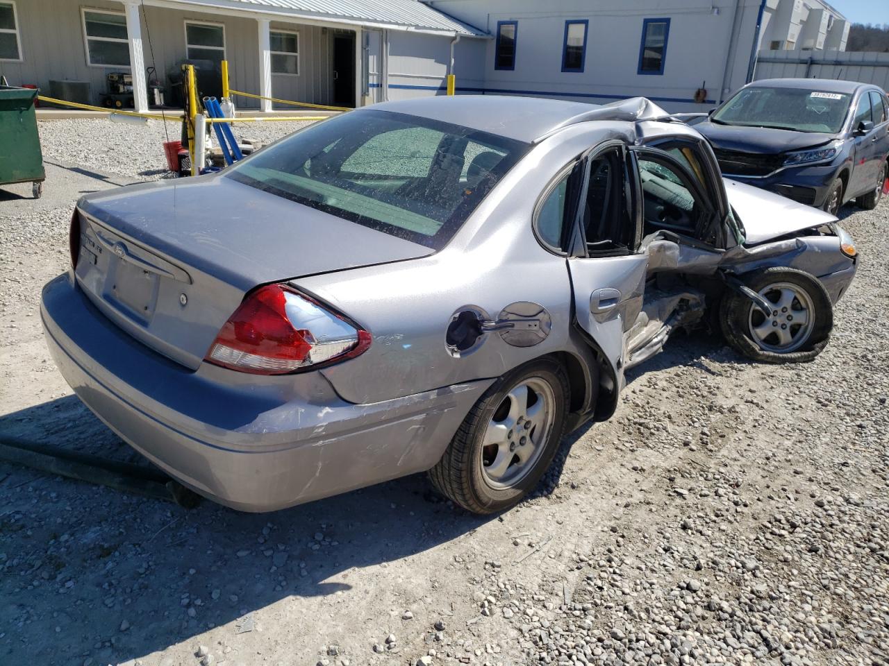 Photo 4 from auction – 2006 FORD TAURUS SE with VIN 1FAFP53U16A236084