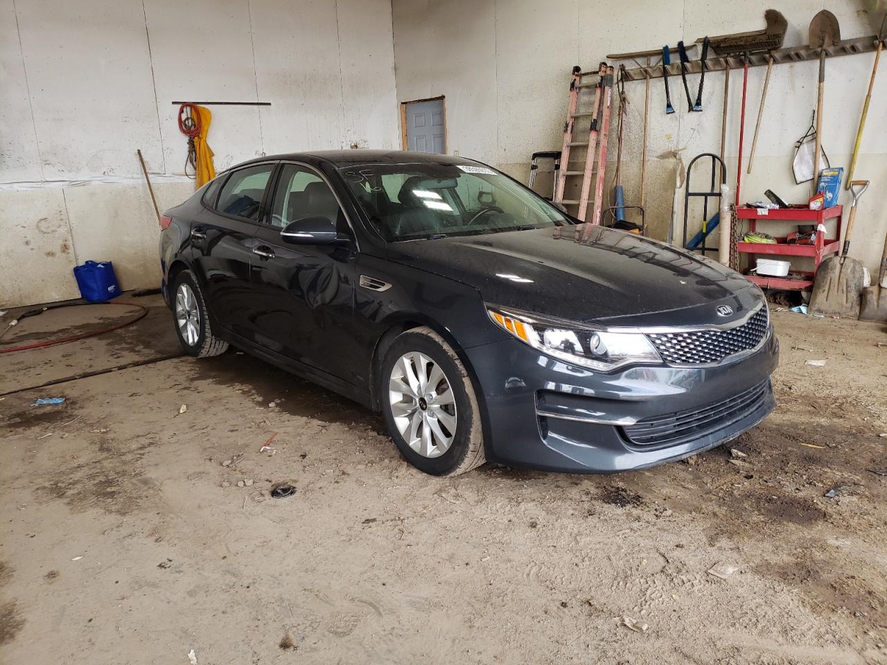 KIA OPTIMA EX 2016 with VIN 5XXGU4L31GG092566 - Photo from auction