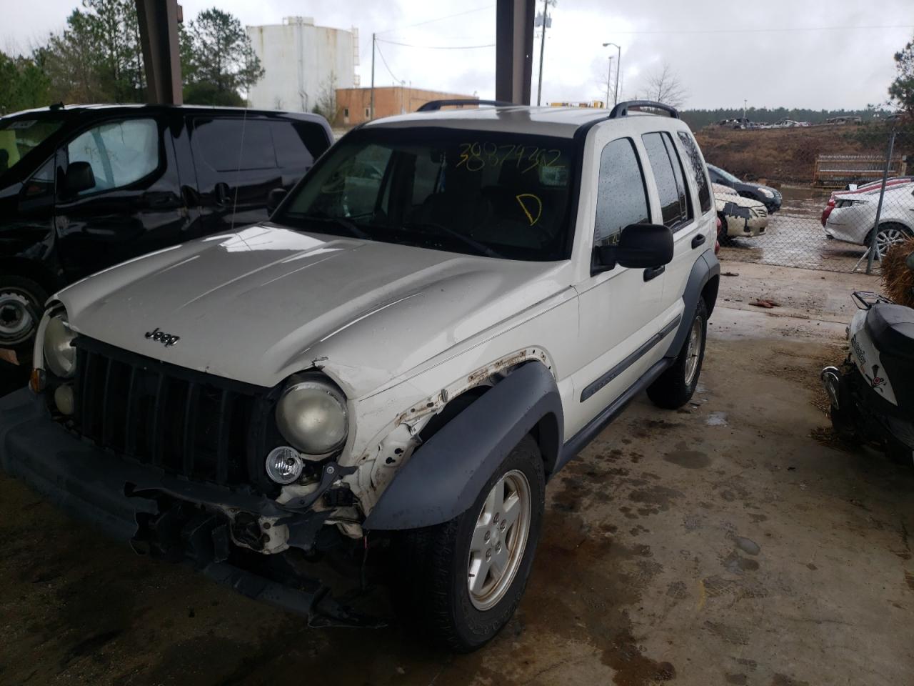 Photo 2 from auction – 2005 JEEP UK with VIN 1J4GK48K25W672744