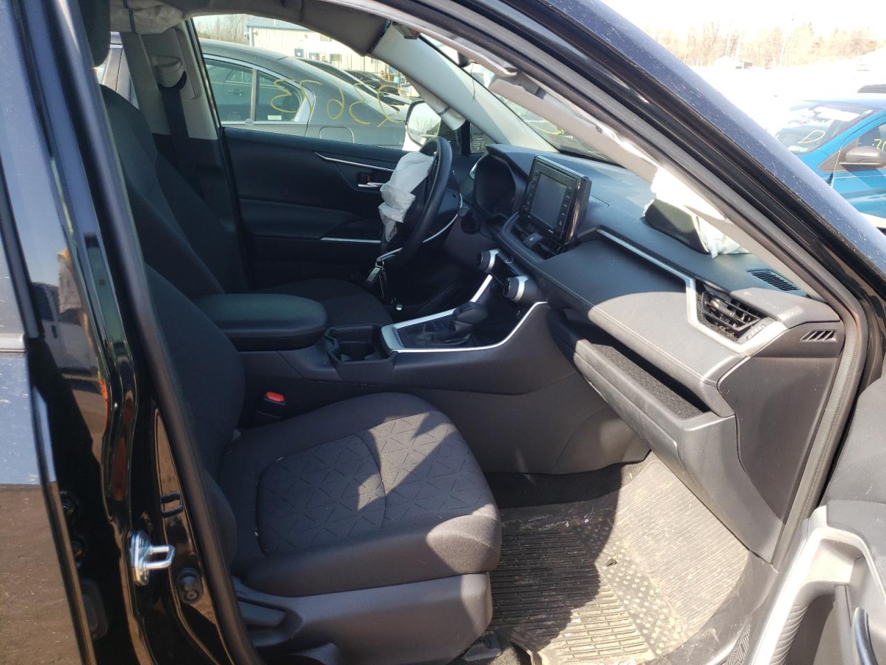 Photo 5 from auction – 2020 TOYOTA RAV4 XLE with VIN JTMP1RFV8LJ030476