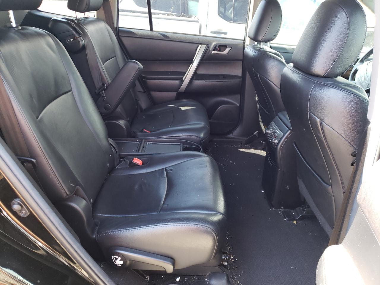 Photo 6 from auction – 2012 TOYOTA HIGHLANDER with VIN 5TDBK3EH4CS143165