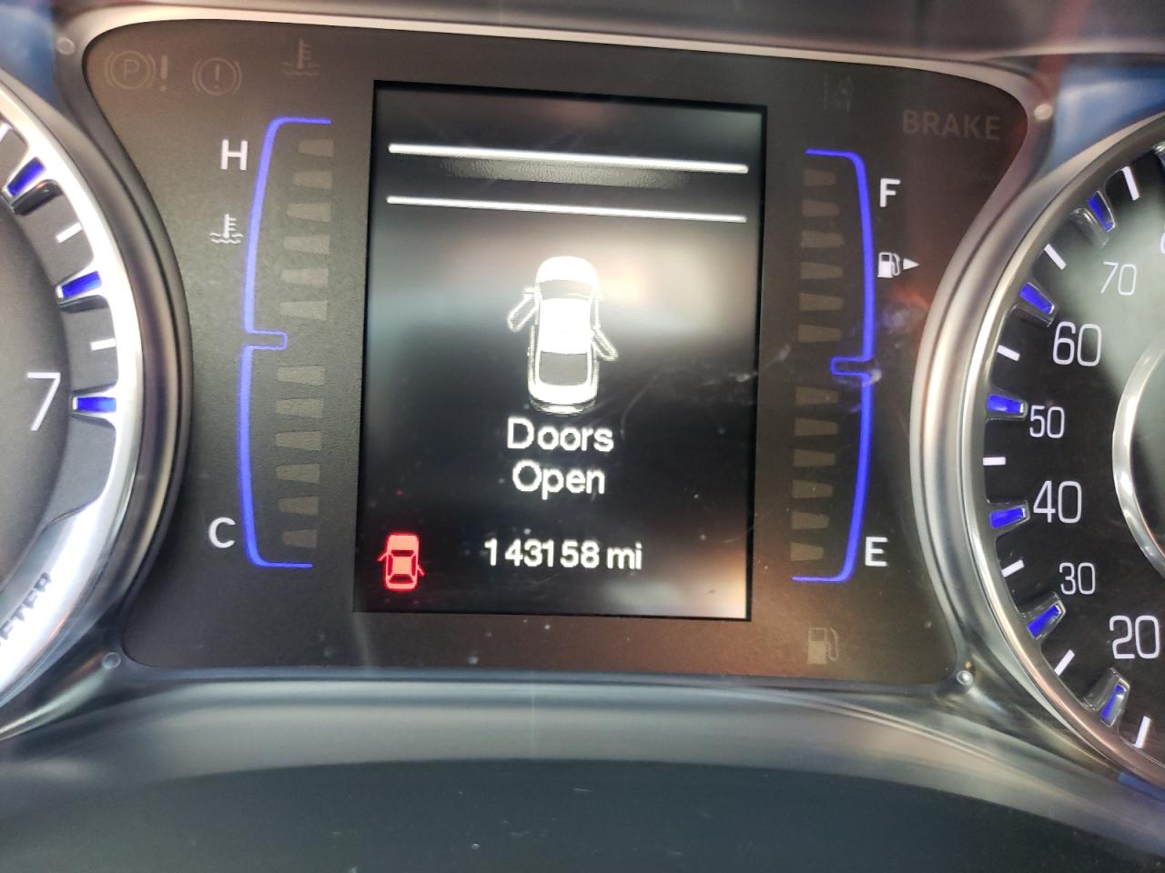 Photo 8 from auction – 2015 CHRYSLER 200 LIMITE with VIN 1C3CCCAB8FN730700