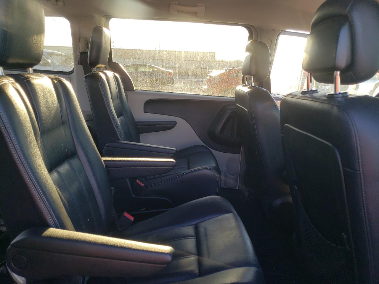 Photo 6 from auction – 2012 CHRYSLER TOWN & COU with VIN 2C4RC1BG1CR305127