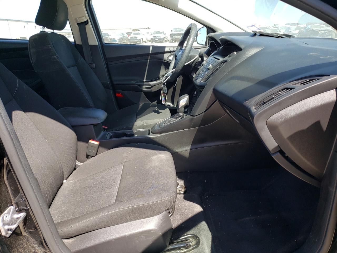 صورة رقم 5 من المزاد - 2017 FORD FOCUS SE مع VIN 1FADP3F21HL257840