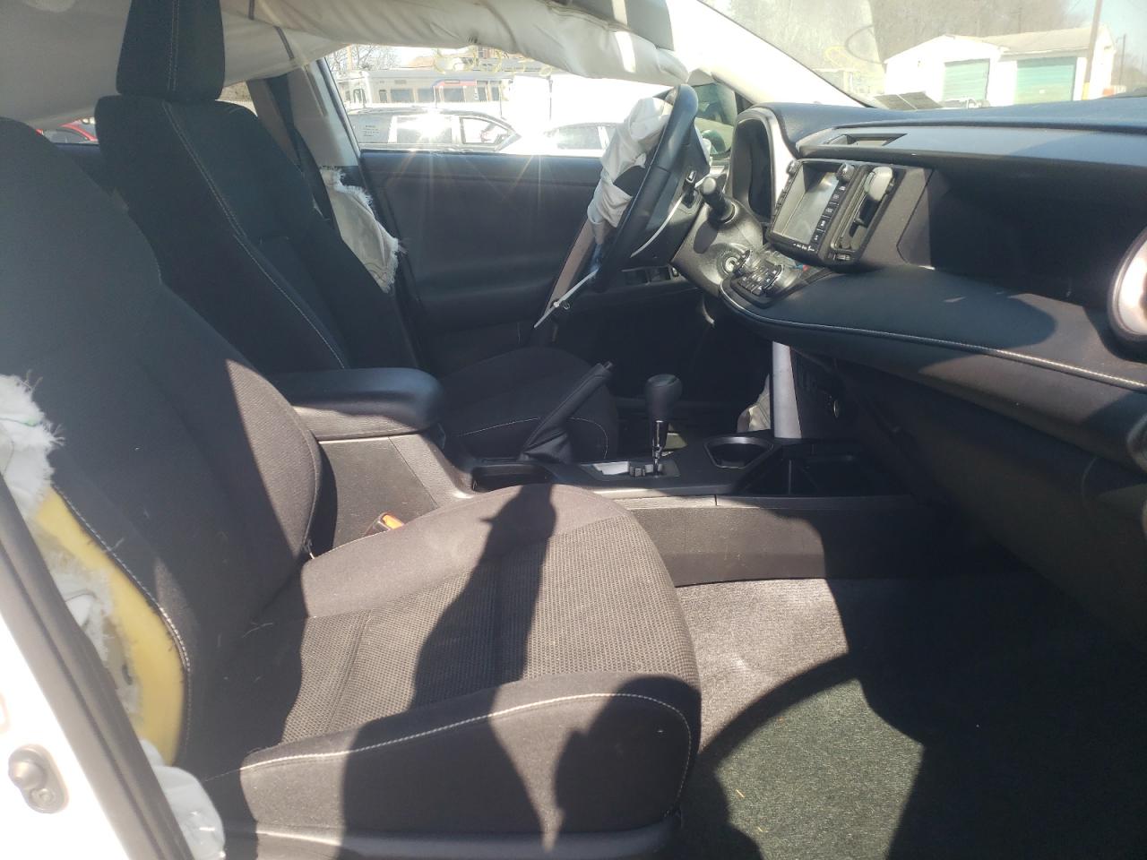 Photo 5 from auction – 2016 TOYOTA RAV4 XLE with VIN 2T3RFREV8GW488408