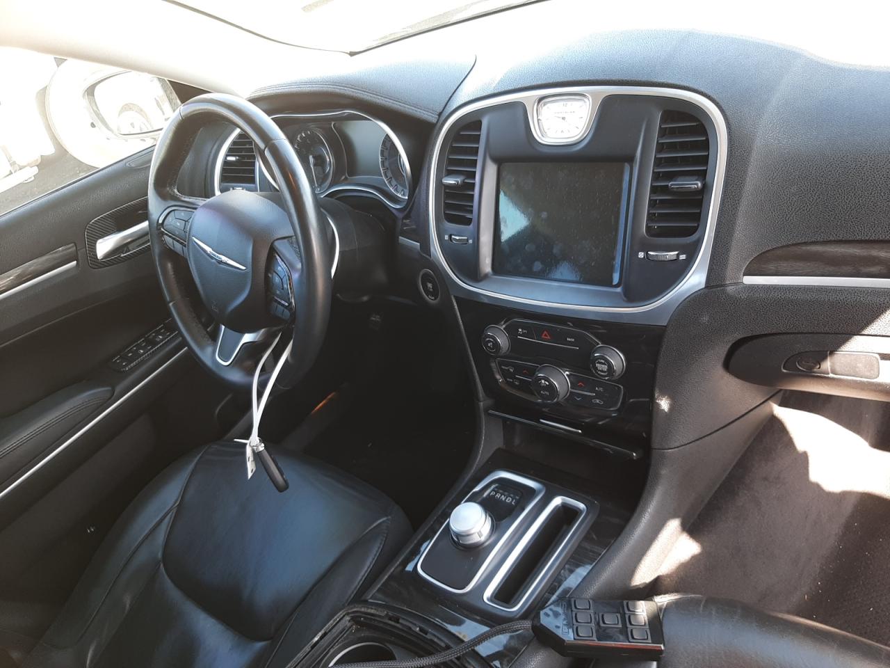Photo 9 from auction – 2015 CHRYSLER 300 LIMITE with VIN 2C3CCAAG1FH766222