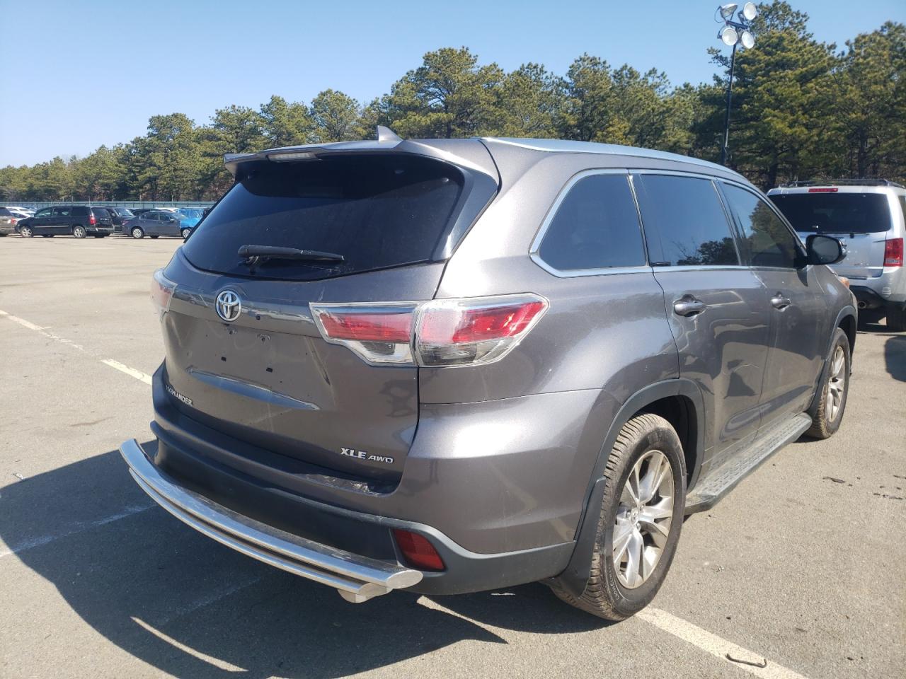 Photo 4 from auction – 2015 TOYOTA HIGHLANDER with VIN 5TDJKRFHXFS115971