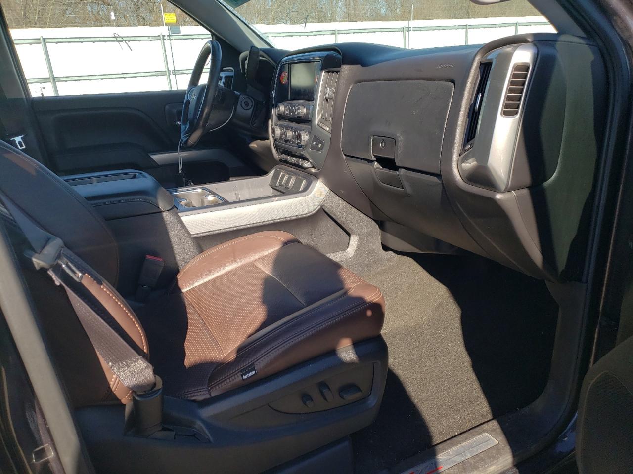 Photo 5 from auction – 2015 CHEVROLET SILVERADO with VIN 3GCUKREC4FG296132