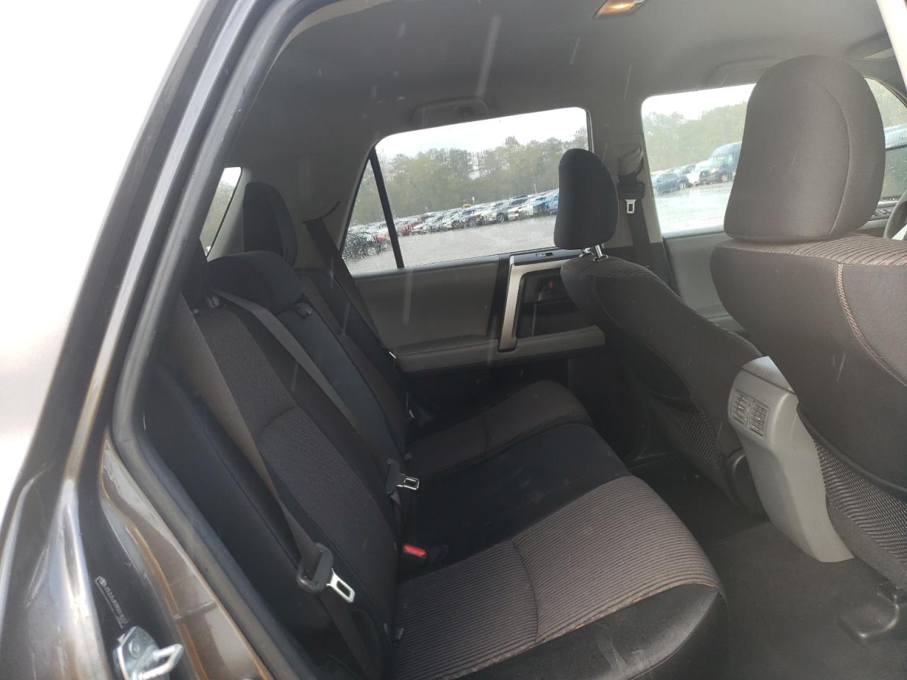 Photo 6 from auction – 2011 TOYOTA 4RUNNER SR with VIN JTEZU5JR2B5014537
