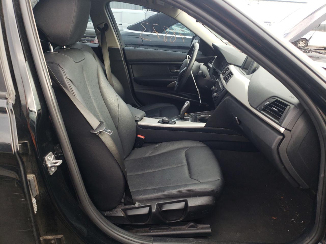 Фото 5 с аукциона – 2015 BMW 320 I с VIN WBA3B1C57FK136091