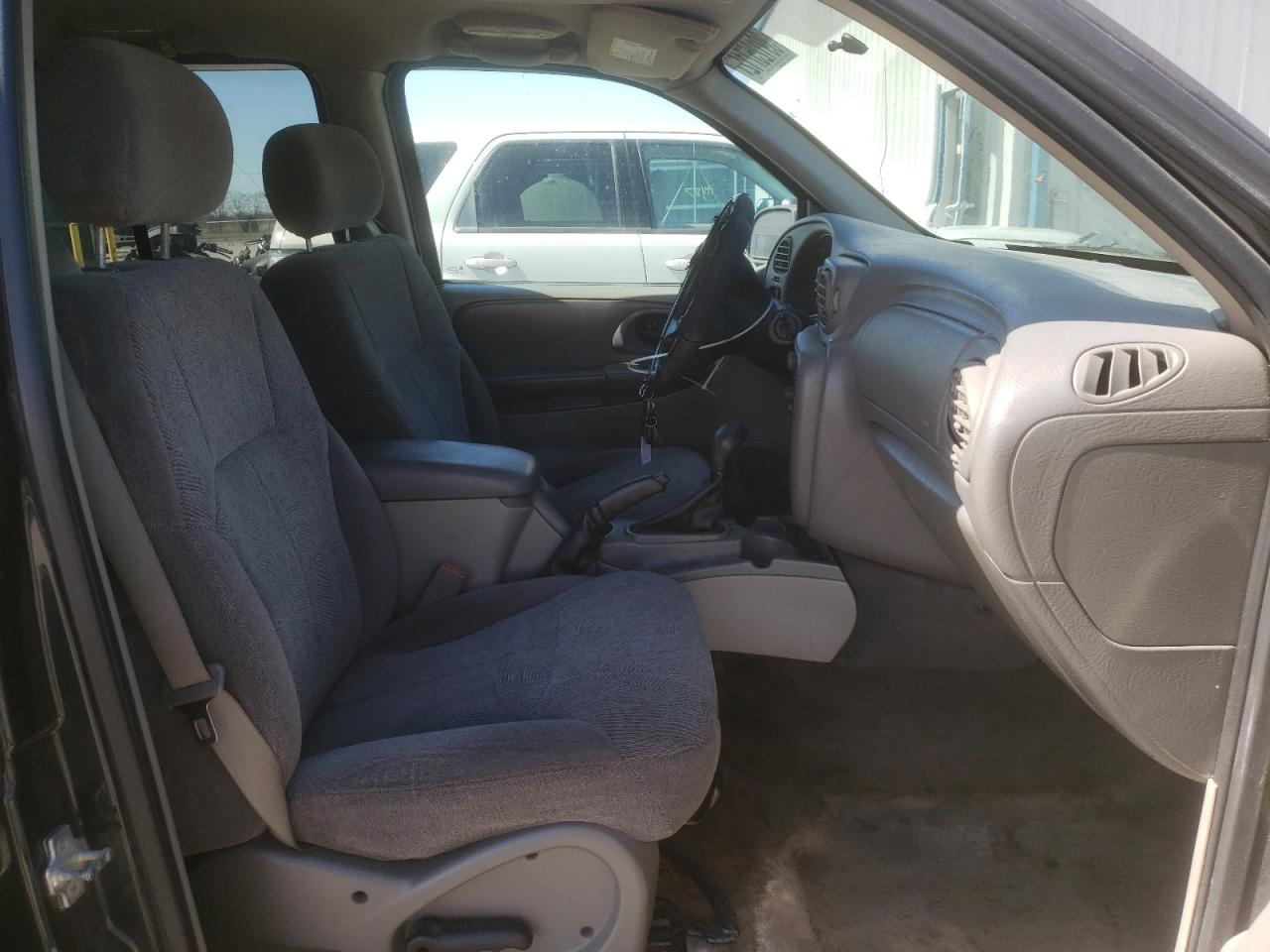 Photo 5 from auction – 2004 CHEVROLET TRAILBLAZE with VIN 1GNDT13S842324410