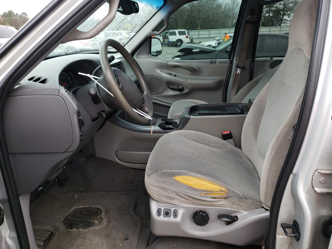 Photo 5 from auction – 2001 FORD EXPEDITION with VIN 1FMRU15W81LA20488