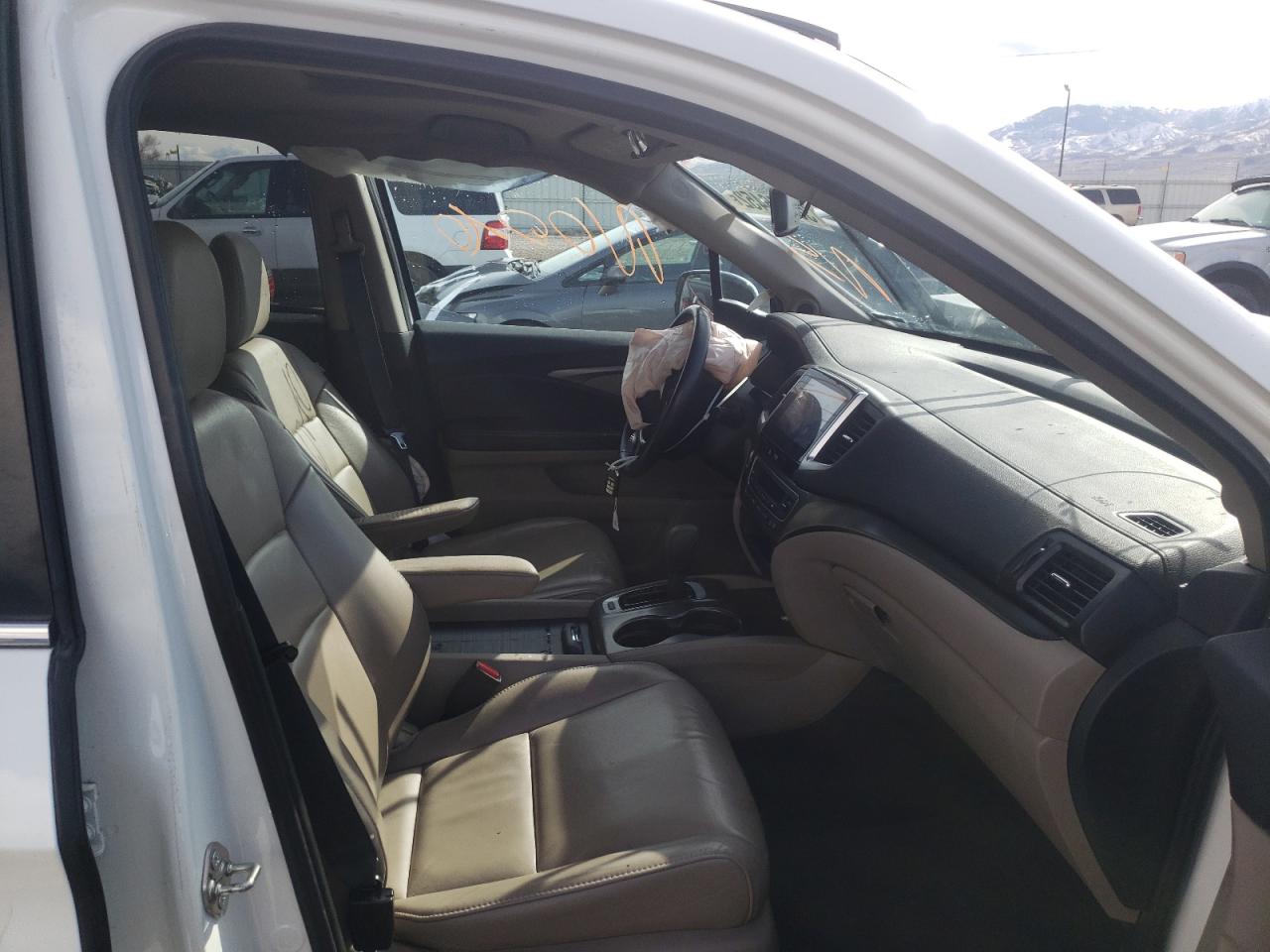 Photo 5 from auction – 2016 HONDA PILOT EXL with VIN 5FNYF5H56GB037757