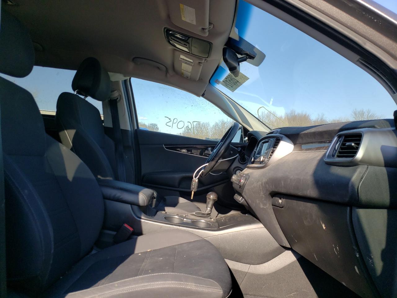 Photo 5 from auction – 2016 KIA SORENTO LX with VIN 5XYPGDA30GG020683