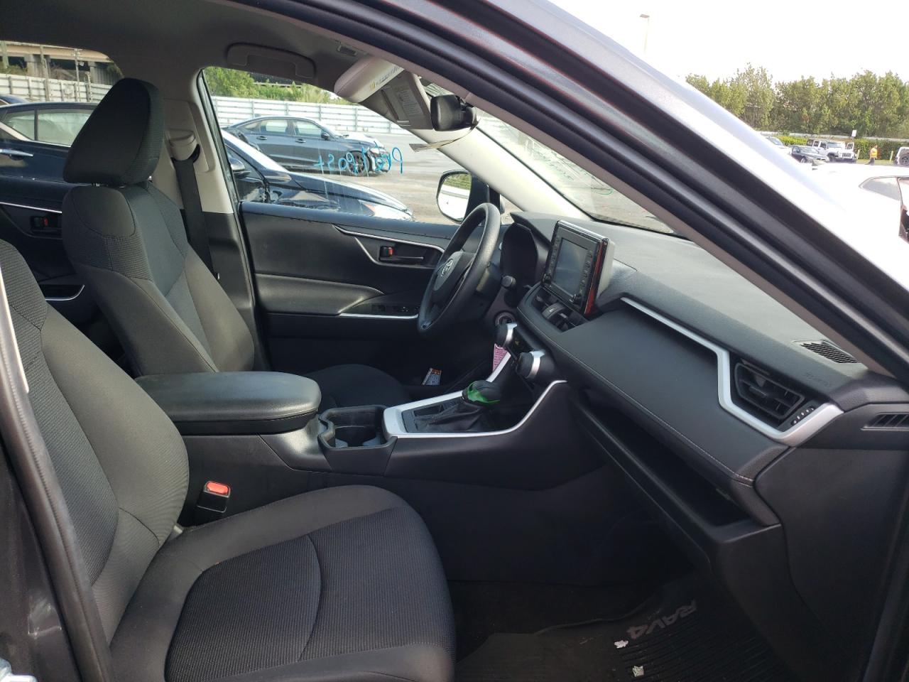 Photo 5 from auction – 2020 TOYOTA RAV4 LE with VIN 2T3H1RFVXLC057816