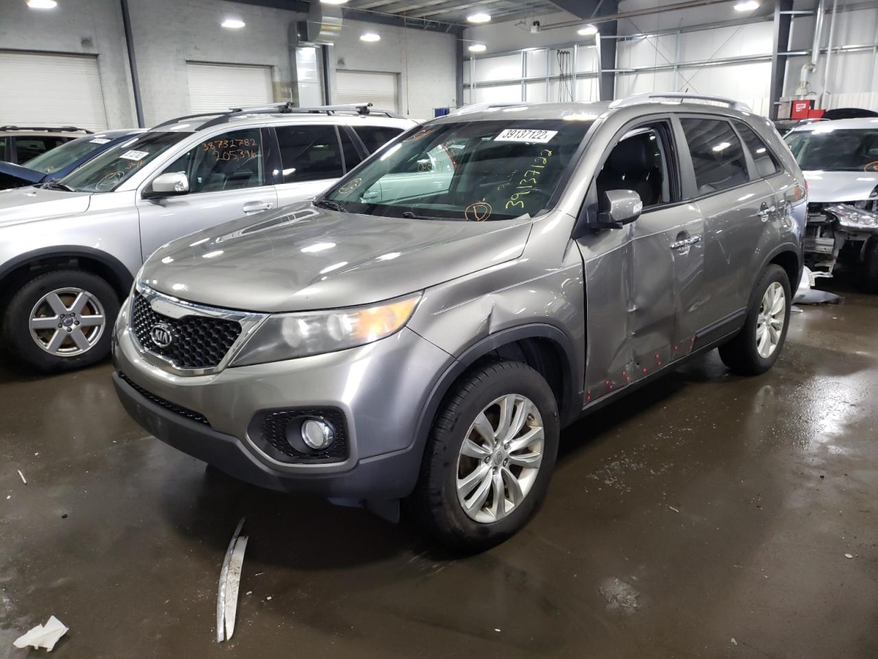 Photo 2 from auction – 2011 KIA SORENTO EX with VIN 5XYKU4A17BG076873