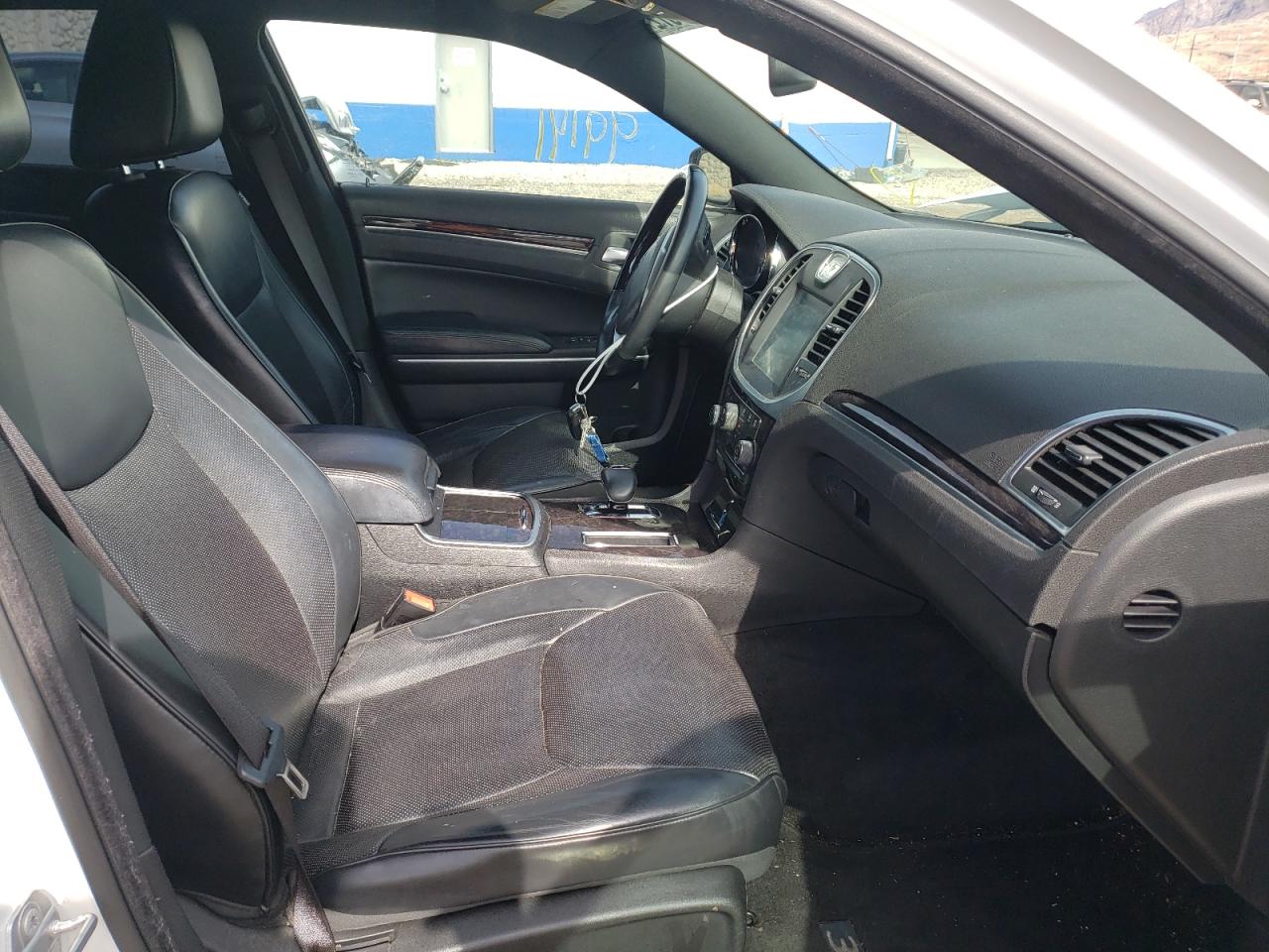 Photo 5 from auction – 2014 CHRYSLER 300C with VIN 2C3CCAKG0EH383367