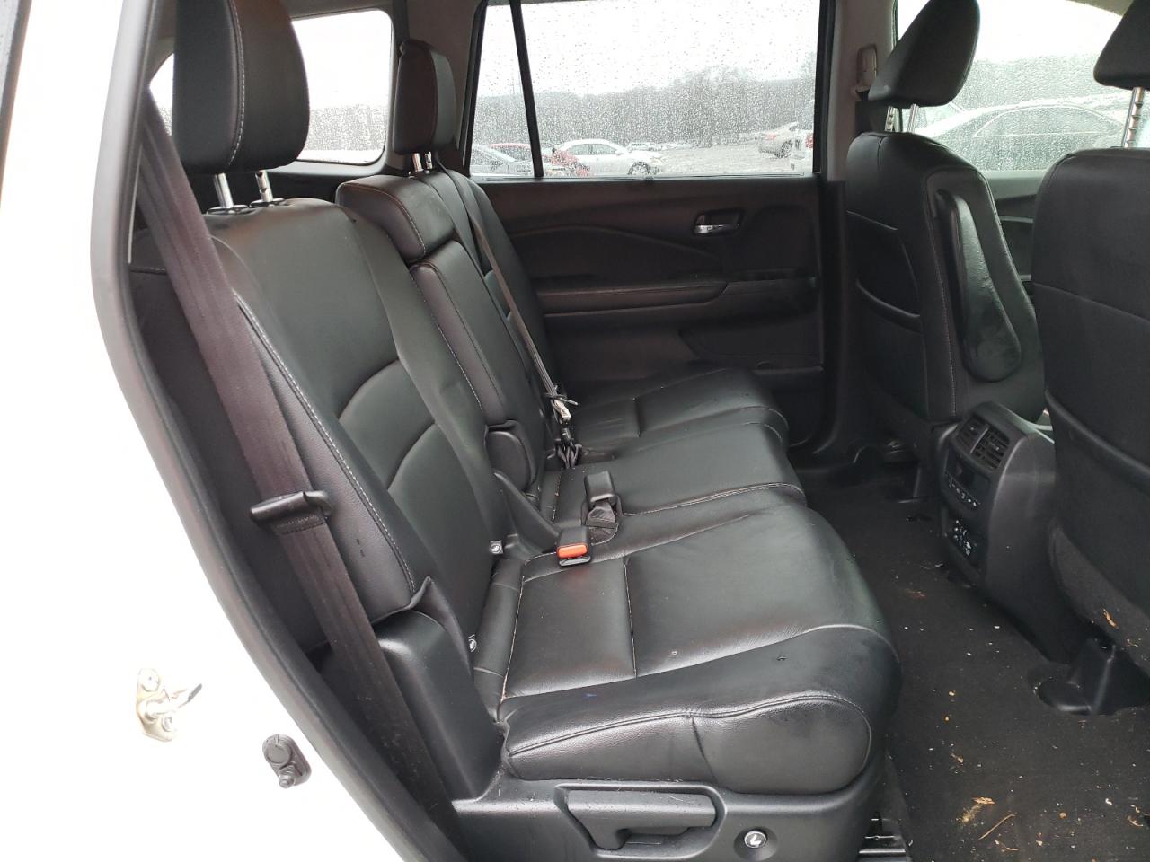 Photo 6 from auction – 2018 HONDA PILOT TOUR with VIN 5FNYF6H98JB042457