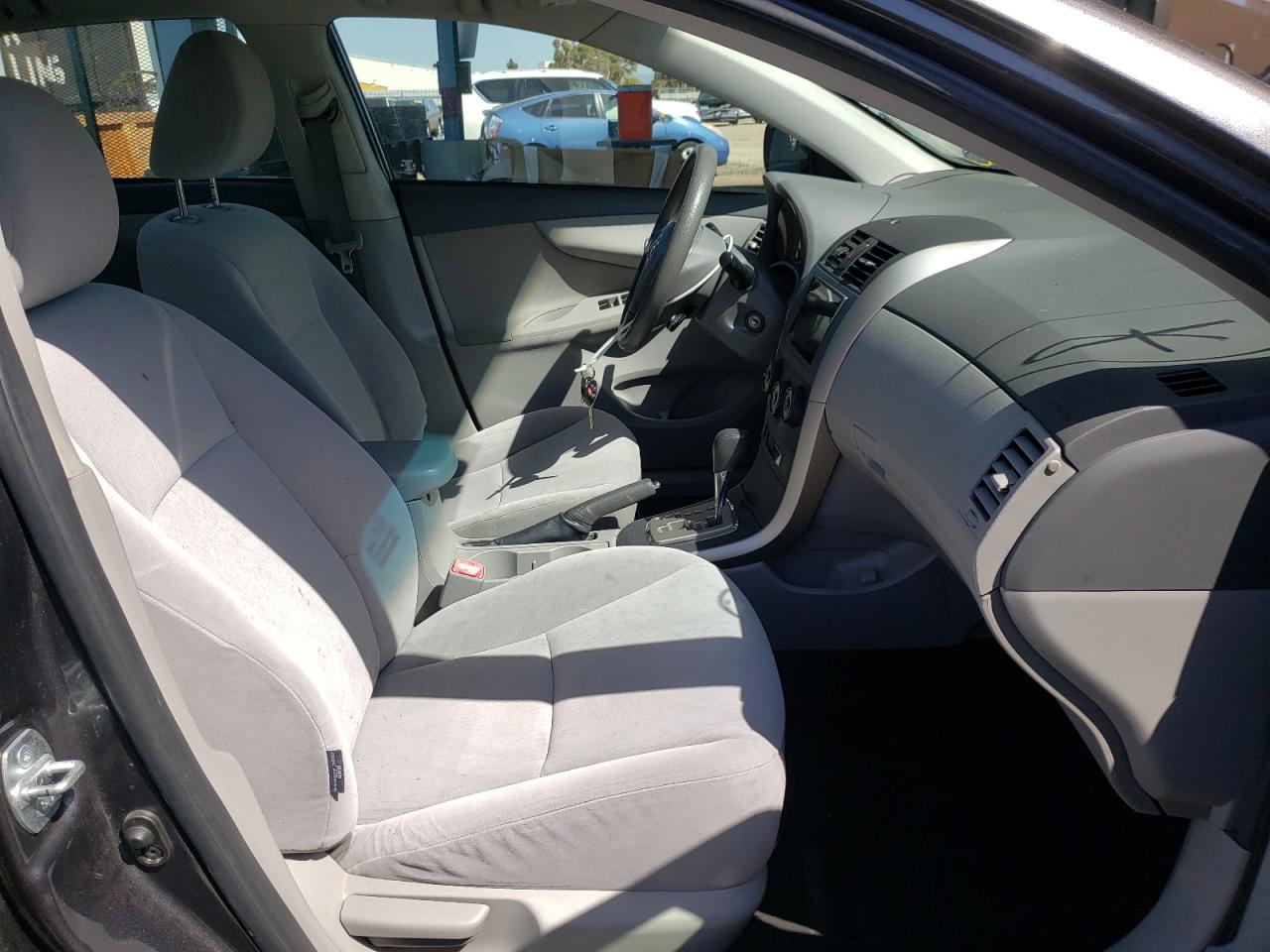 Zdjęcie 5 z aukcji – 2010 TOYOTA COROLLA BA z VIN JTDBU4EEXAJ068925