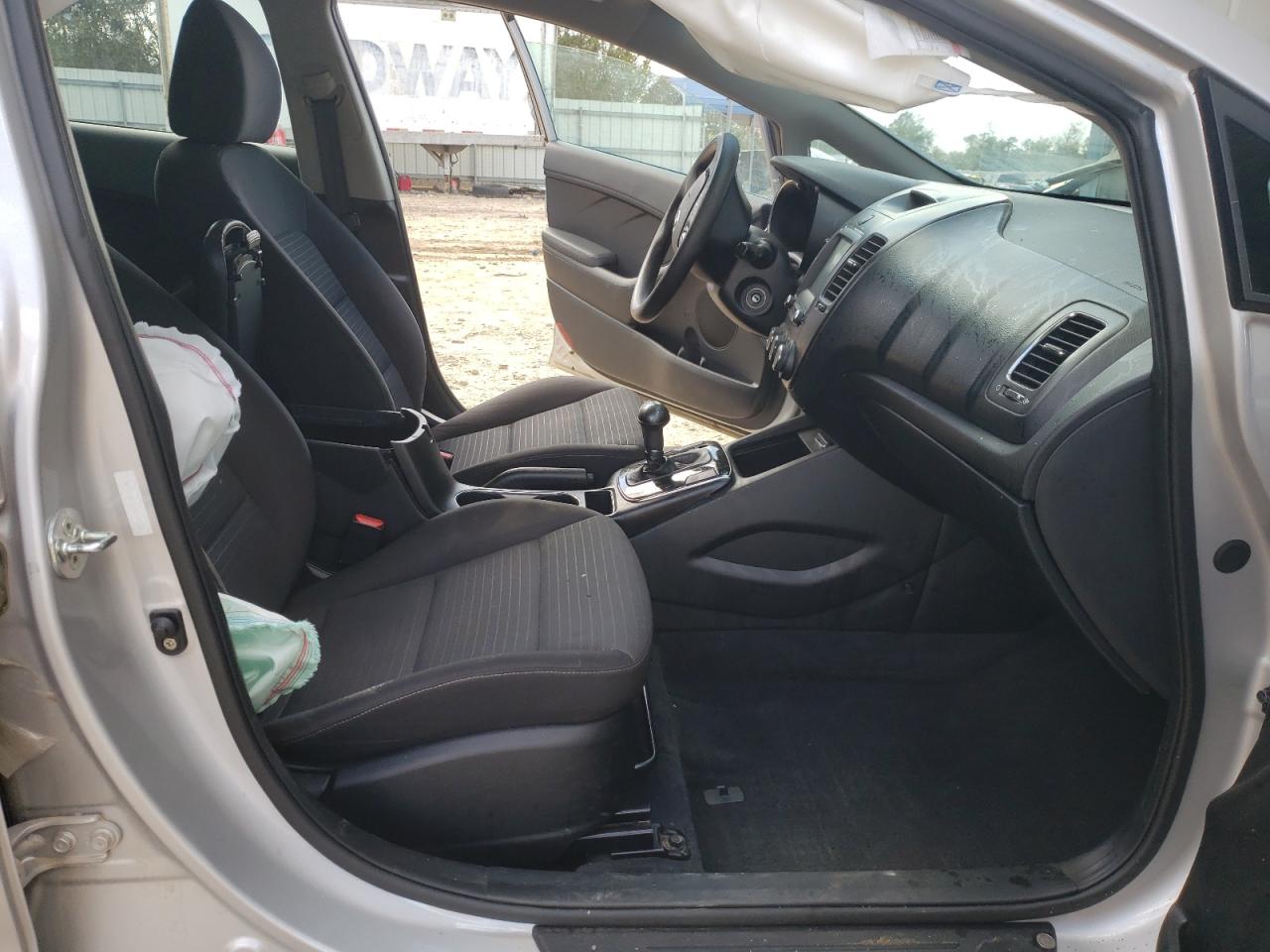 Photo 5 from auction – 2018 KIA FORTE LX with VIN 3KPFL4A72JE264723