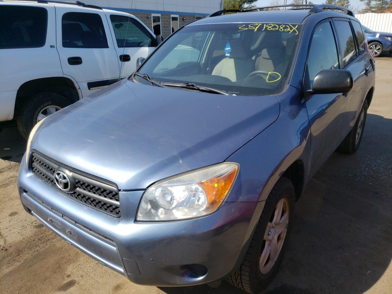 Photo 2 from auction – 2008 TOYOTA RAV4 with VIN JTMBD33V186055443