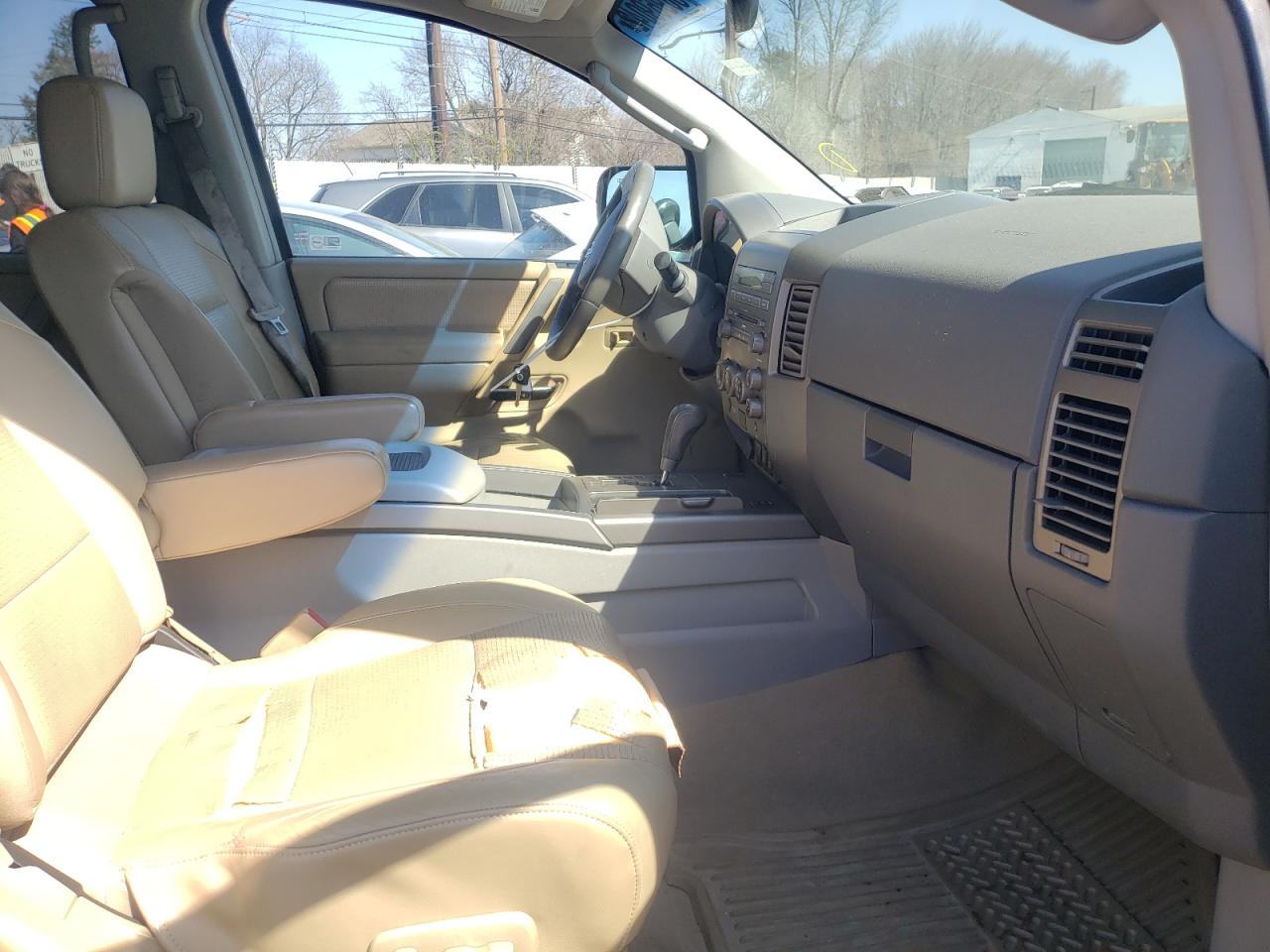 Photo 5 from auction – 2004 NISSAN ARMADA SE with VIN 5N1AA08B74N724473