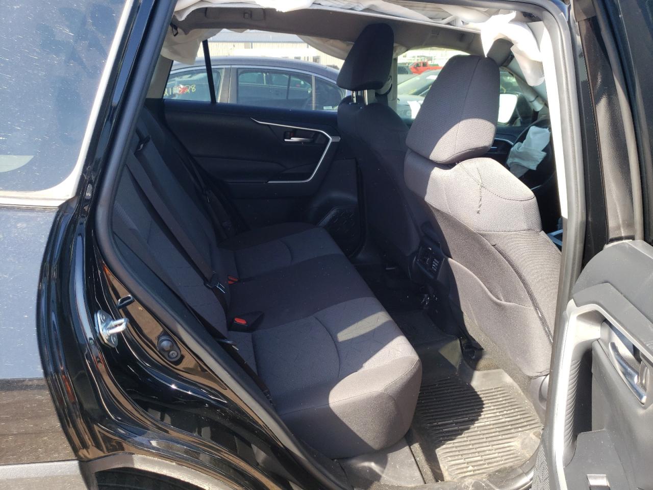 Photo 6 from auction – 2020 TOYOTA RAV4 XLE with VIN JTMP1RFV8LJ030476