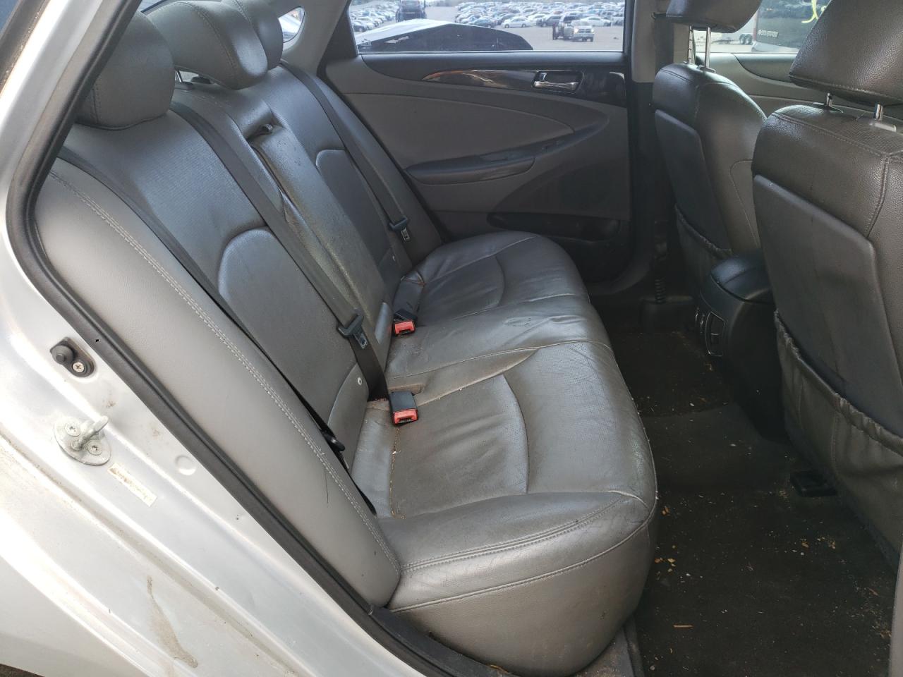 Photo 6 from auction – 2011 HYUNDAI SONATA SE with VIN 5NPEC4AC3BH086262