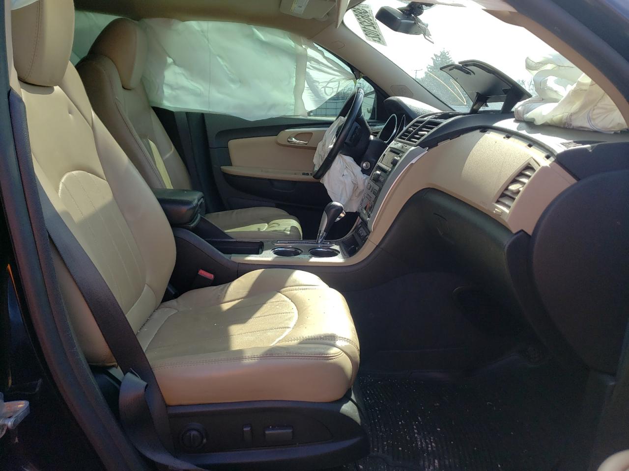 Photo 5 from auction – 2012 CHEVROLET TRAVERSE L with VIN 1GNKVLED3CJ372574