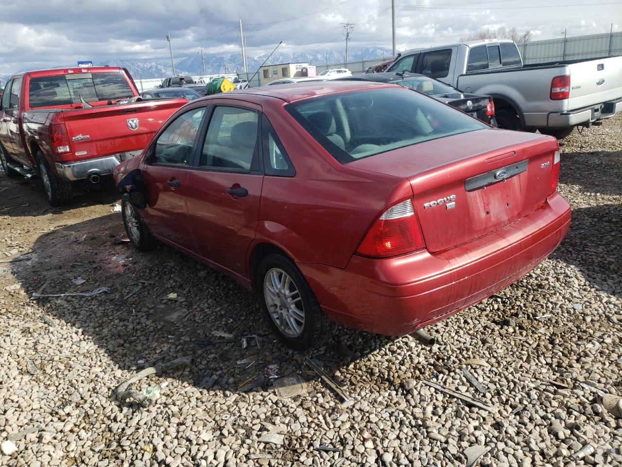 Photo 3 from auction – 2005 FORD FOCUS ZX4 with VIN 1FAFP34N75W298005