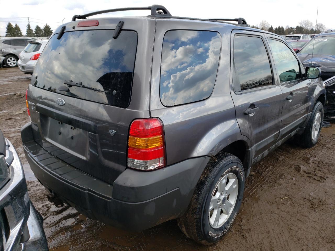 Photo 4 from auction – 2005 FORD ESCAPE XLT with VIN 1FMYU93125KB52191