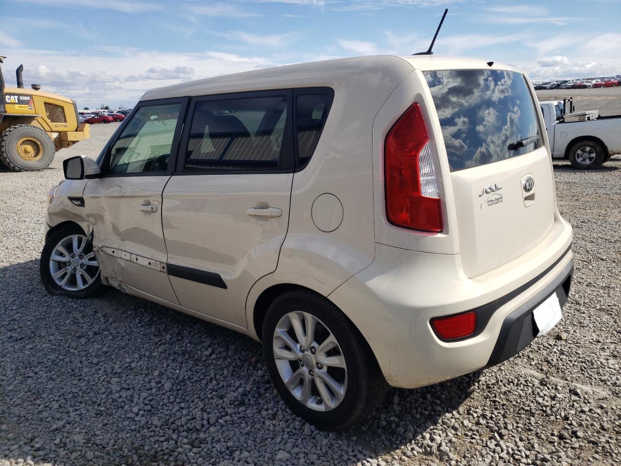 Photo 3 from auction – 2013 KIA SOUL with VIN KNDJT2A51D7759285