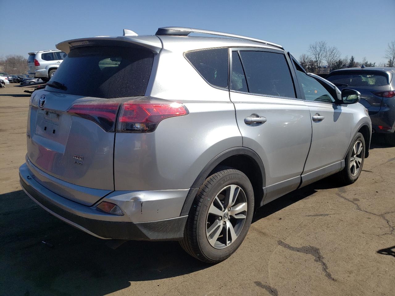 Photo 4 from auction – 2018 TOYOTA RAV4 ADVEN with VIN JTMRFREV7JJ258414