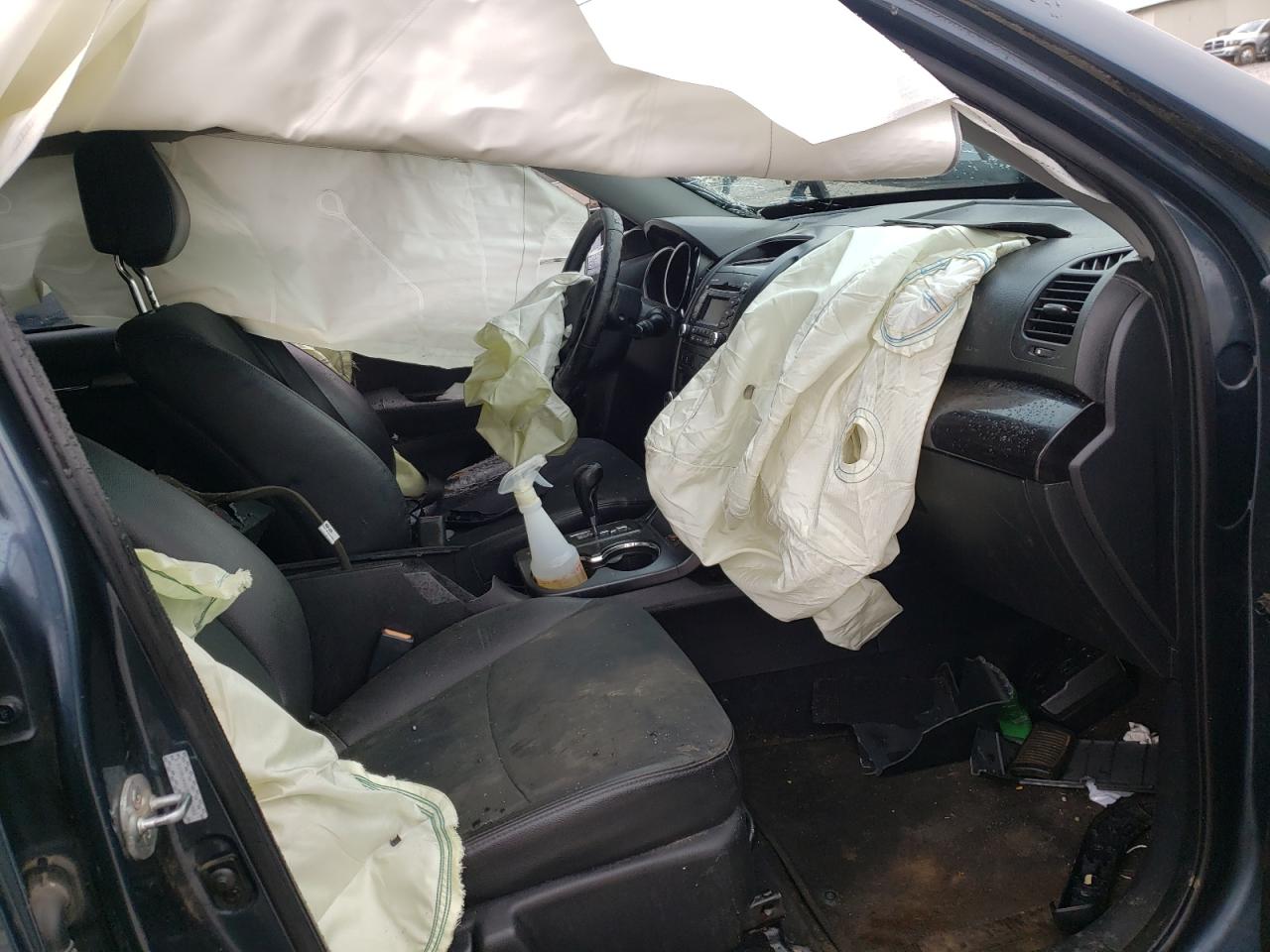 Photo 5 from auction – 2011 KIA SORENTO EX with VIN 5XYKU4A23BG026562