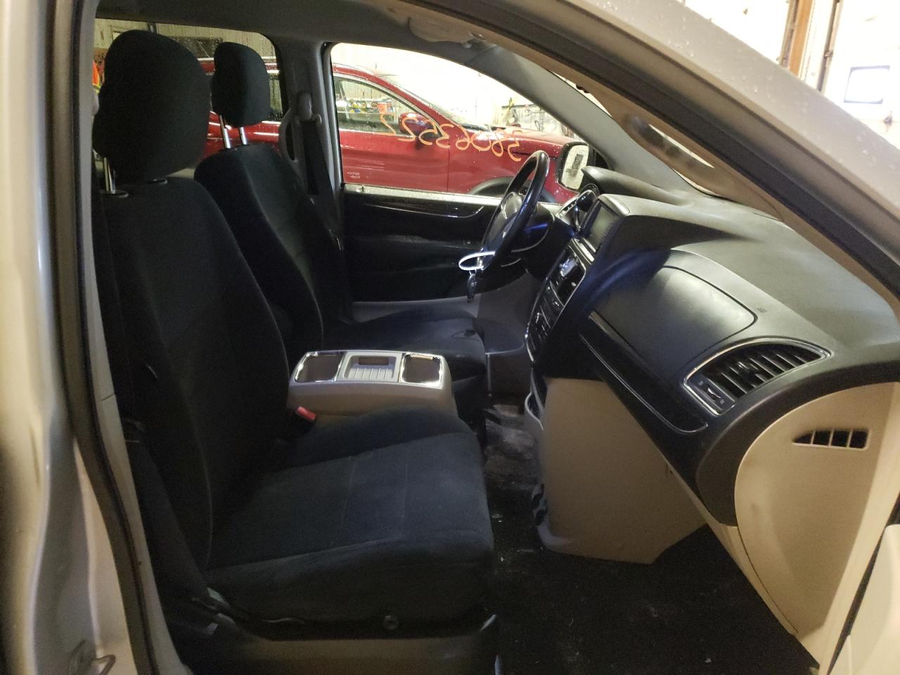 Photo 5 from auction – 2012 CHRYSLER TOWN & COU with VIN 2C4RC1BG8CR117365