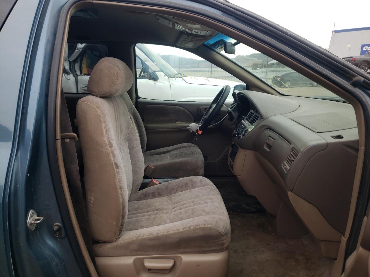 Photo 5 from auction – 2002 TOYOTA SIENNA LE with VIN 4T3ZF13C72U470025