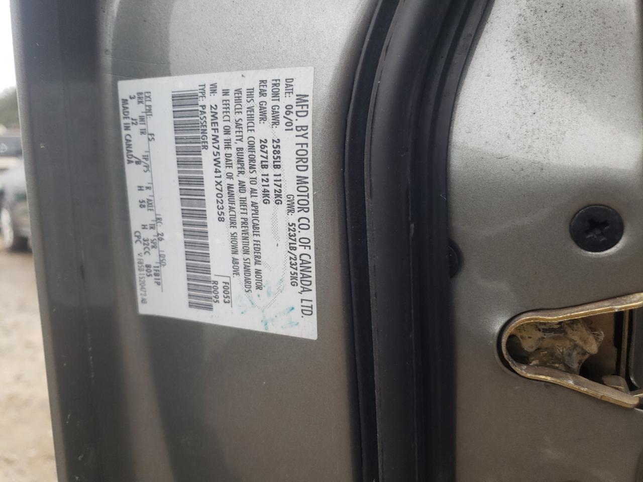 Photo 10 from auction – 2001 MERCURY GRAND MARQ with VIN 2MEFM75W41X702358