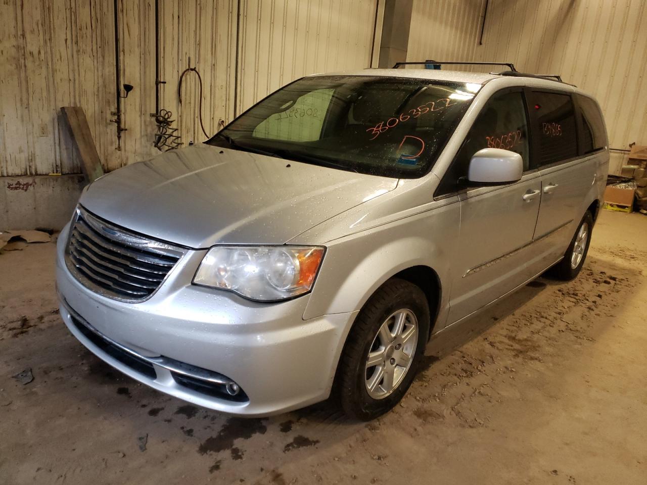 Photo 2 from auction – 2012 CHRYSLER TOWN & COU with VIN 2C4RC1BG8CR117365