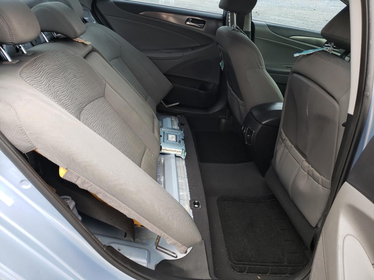 Photo 6 from auction – 2013 HYUNDAI SONATA HYB with VIN KMHEC4A47DA069012