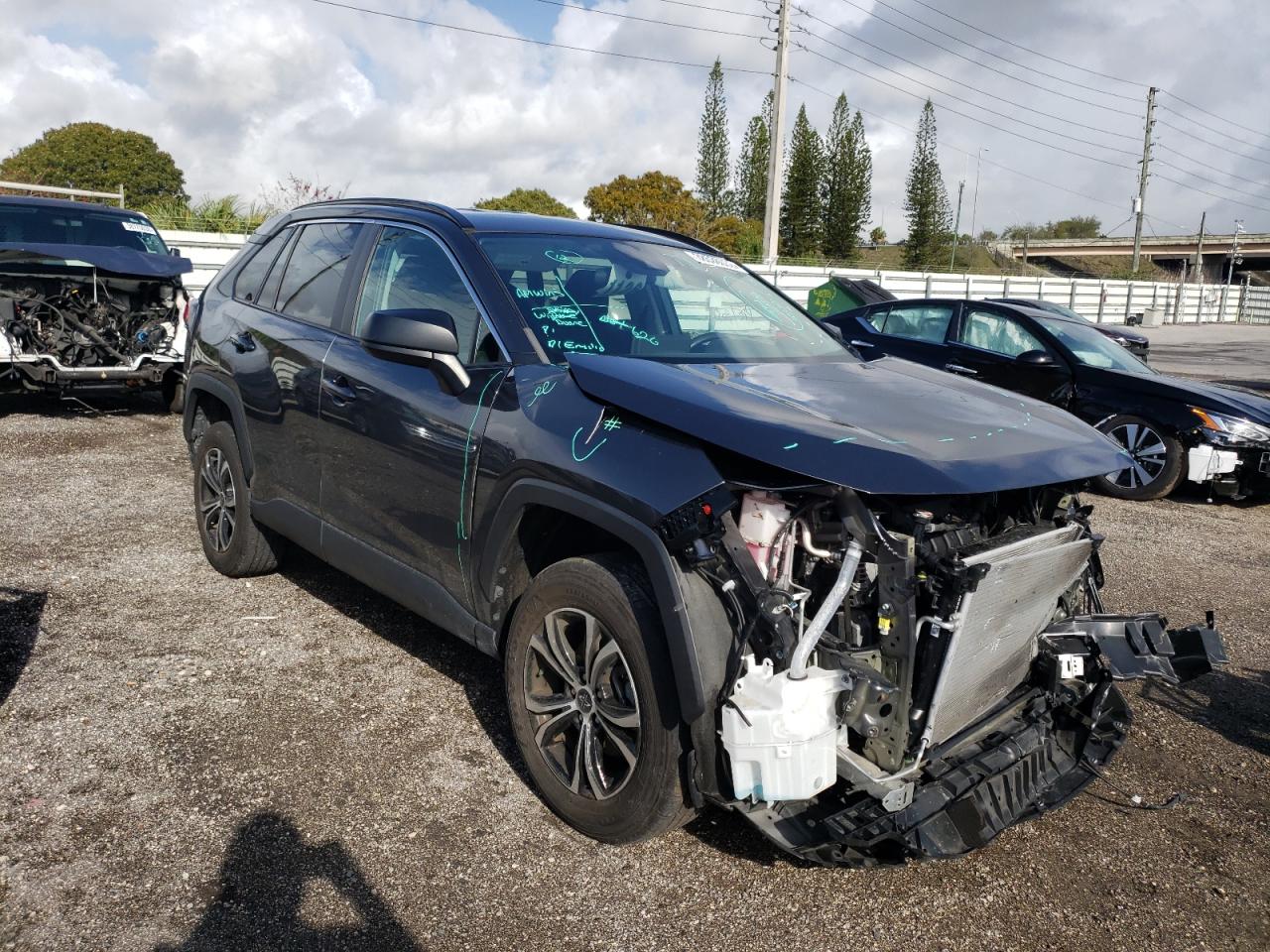 TOYOTA RAV4 LE 2020 with VIN 2T3H1RFVXLC057816 - Photo from auction
