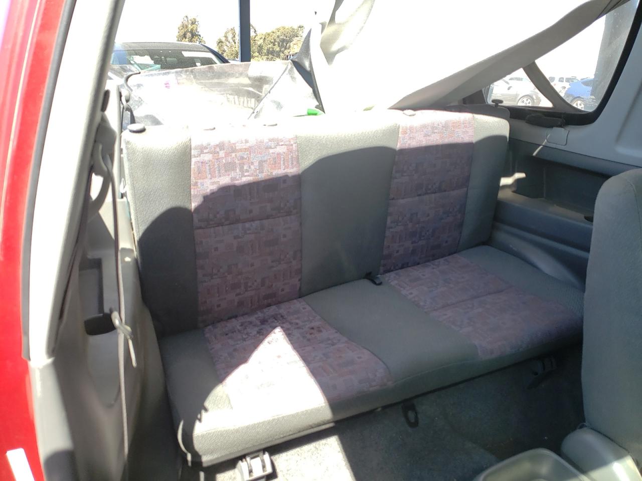 Photo 6 from auction – 2000 CHEVROLET TRACKER with VIN 2CNBJ18C1Y6922107