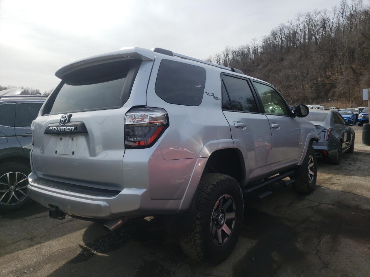 Photo 4 from auction – 2018 TOYOTA 4RUNNER SR with VIN JTEBU5JR0J5492925