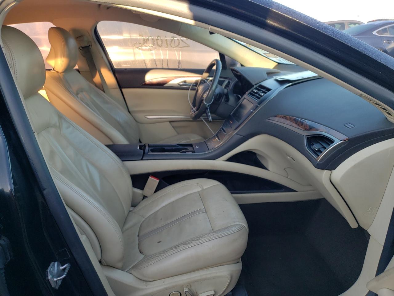 Photo 5 from auction – 2014 LINCOLN MKZ with VIN 3LN6L2G9XER823118