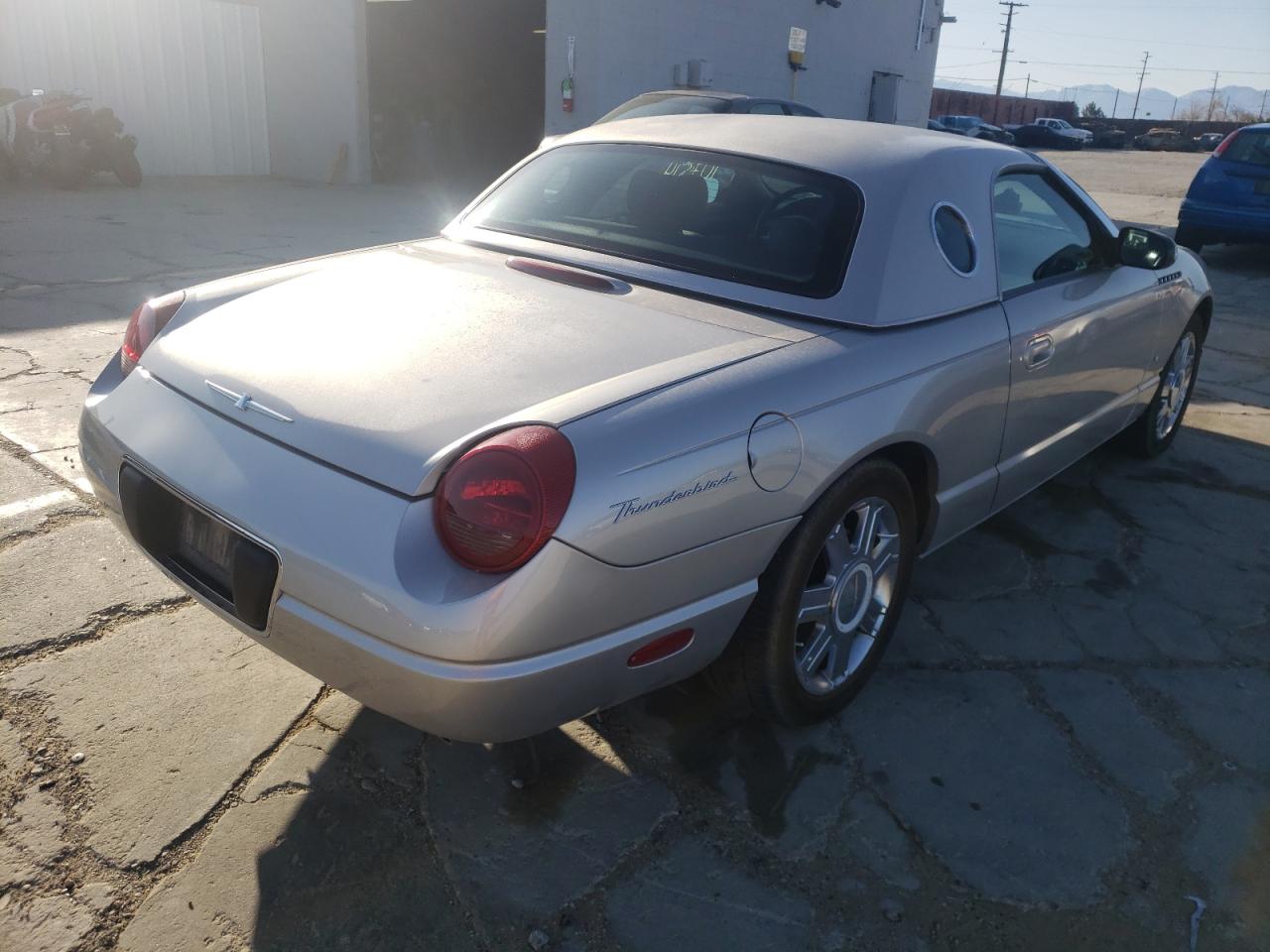 Photo 4 from auction – 2004 FORD THUNDERBIR with VIN 1FAHP60A34Y111651