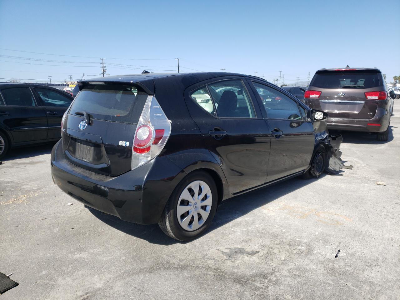 Photo 4 from auction – 2013 TOYOTA PRIUS C with VIN JTDKDTB3XD1533916